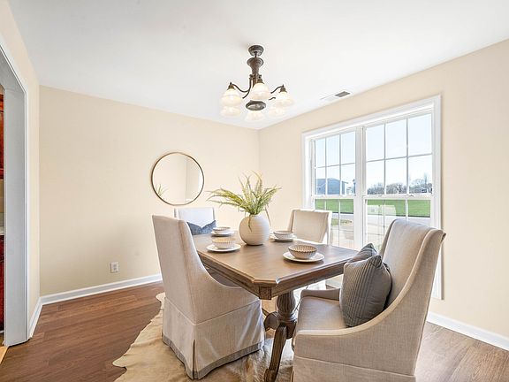 4th image of 921 Glenhurst Way