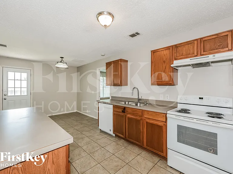 1600 Shady Shores Dr — Photo 7