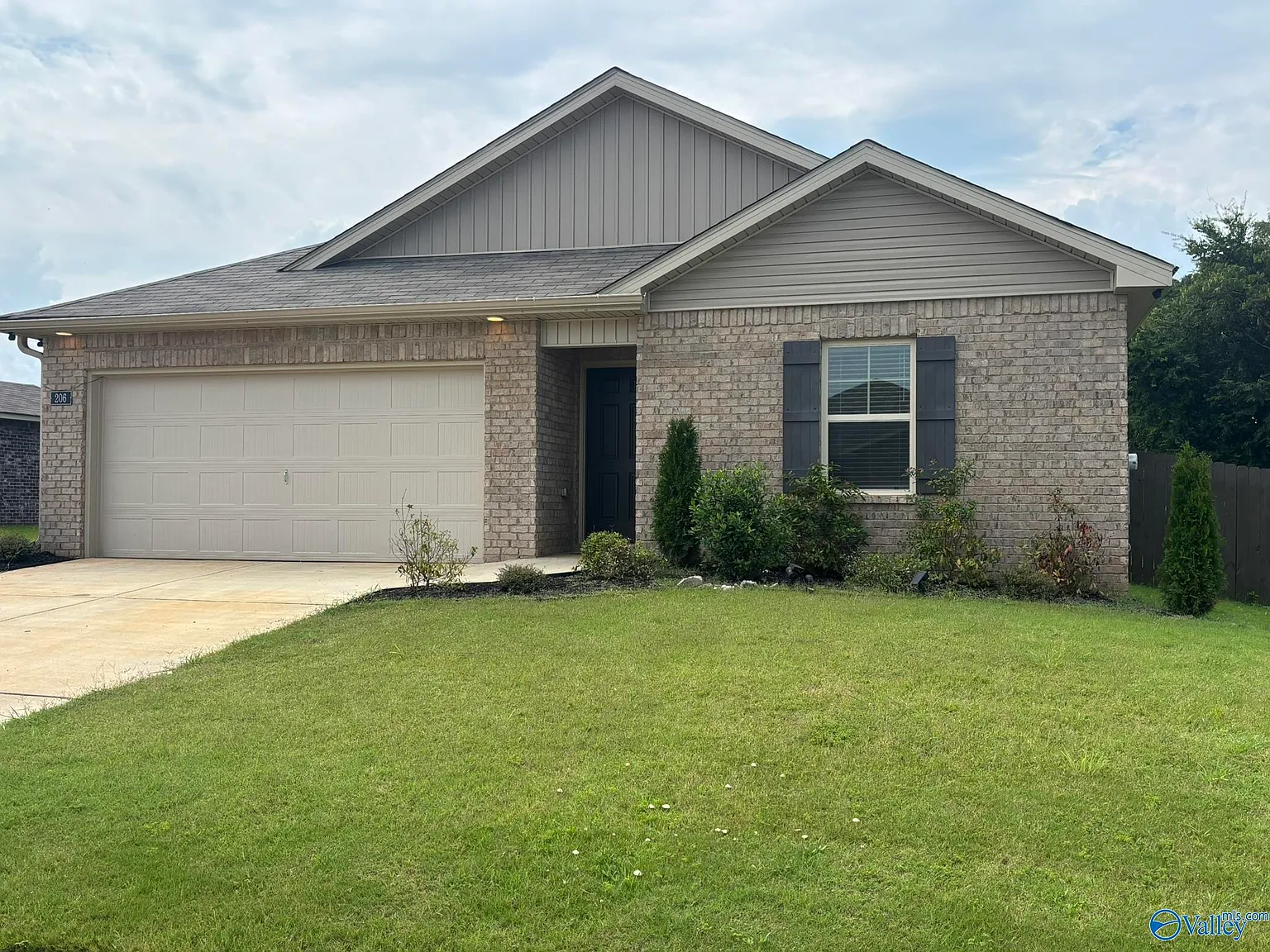 4 bed, 2.0 bath, 1495 sqft, $2,200 — Photo 2