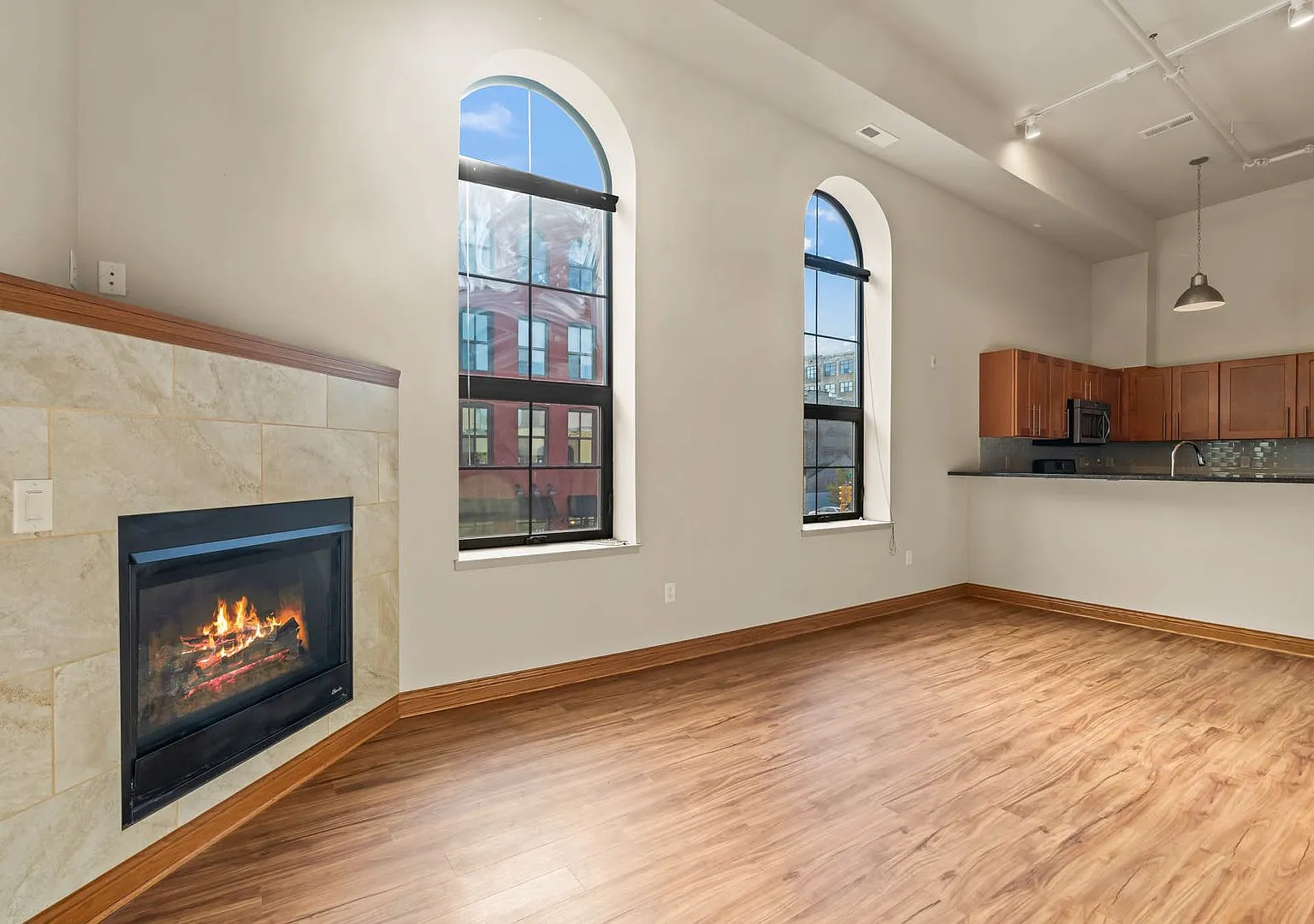 3 bed, 1986 sqft, $2,900 — Photo 4