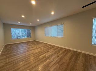 415 N Oakhurst Dr APT 108, Beverly Hills, CA 90210