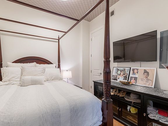 5th image of 717 Riverside Dr #1407