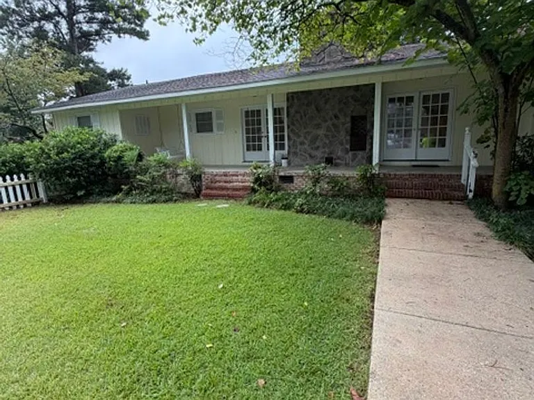 207 E Church St — Photo 1