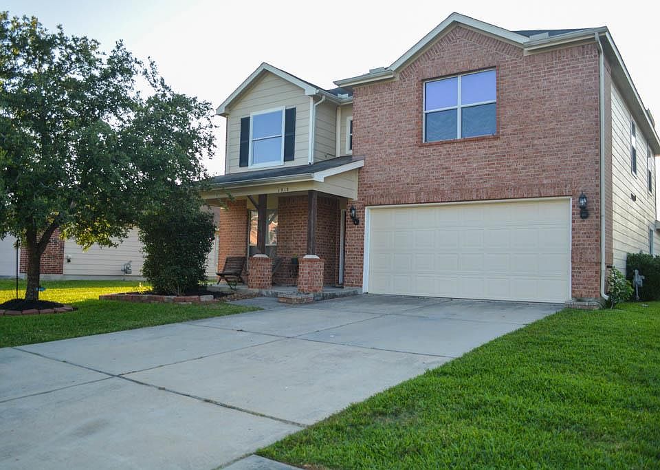 1st image of 1910 Serenata Ln