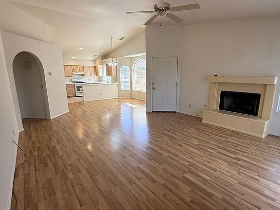 3rd image of 480 S Sawmill Gardens Dr
