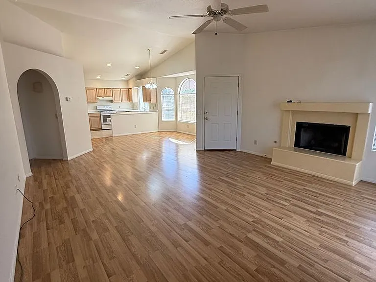 480 S Sawmill Gardens Dr — Photo 3