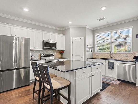 3rd image of 1038 Timber Valley Way