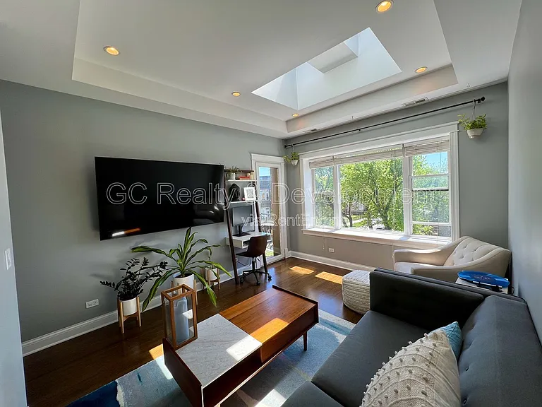 2702 W Cortland St #3 — Photo 3