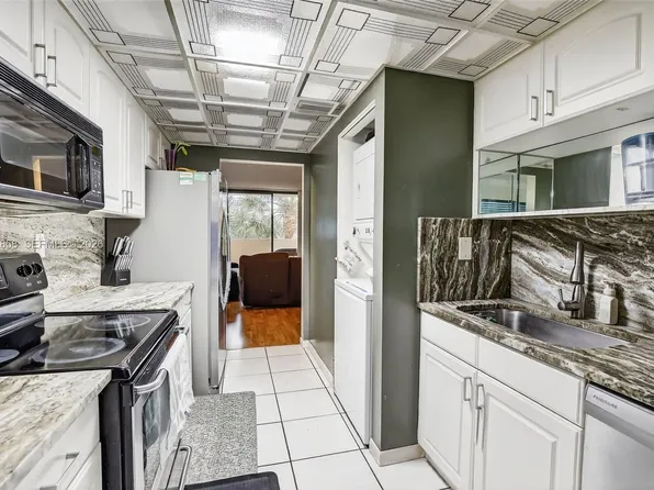 7401 NW 16th St #307, Plantation, FL 33313