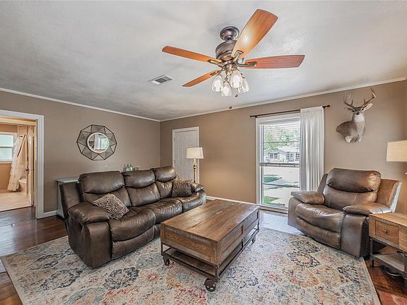3rd image of 501 Bellevue Dr