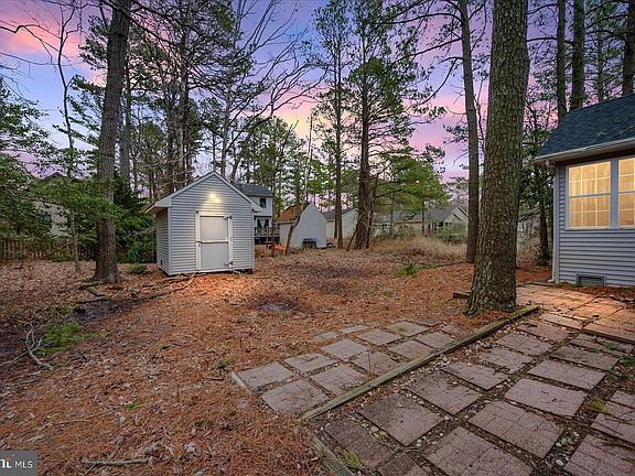 3rd image of 37 Watertown Rd