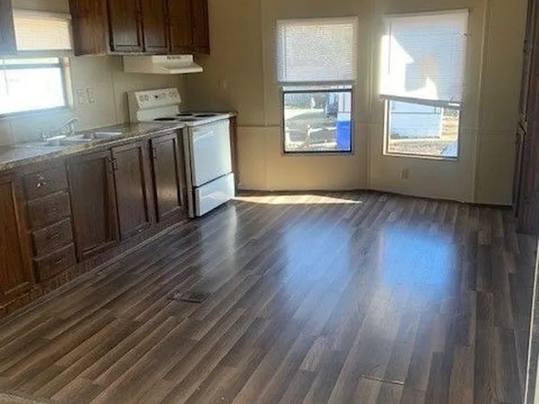 6338 Crestwood Ave — Photo 2