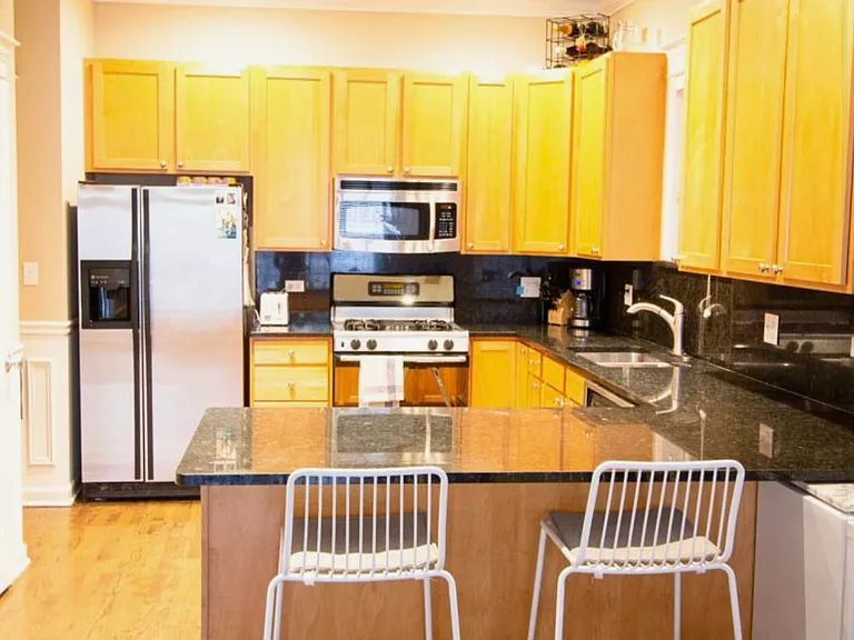 655 W Briar Pl #2 — Photo 4