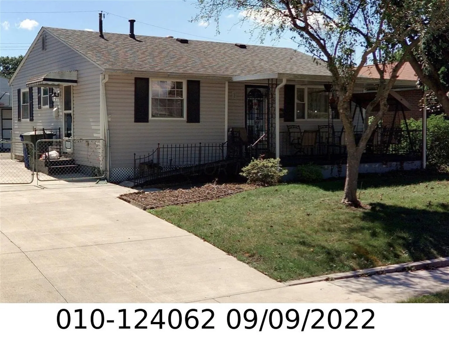 303 Ziegler Ave photo 1