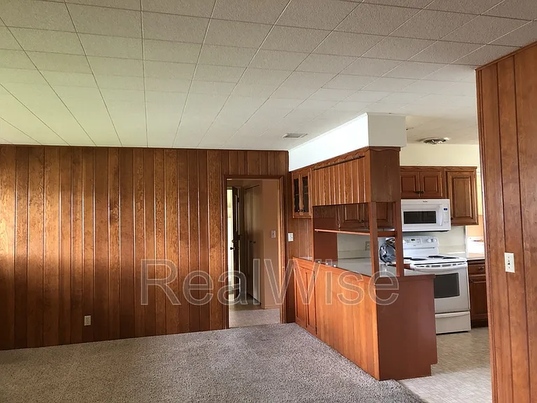 710 NW Midland Ave — Photo 8
