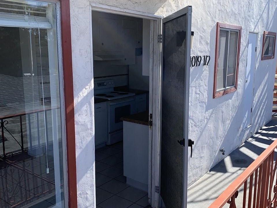1st image of 4019 1/2 Promontory St