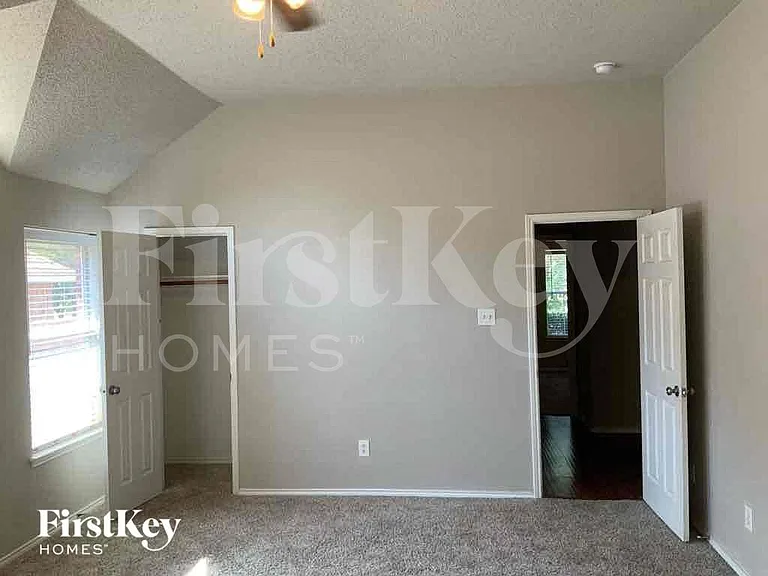1933 Cochran Dr — Photo 15