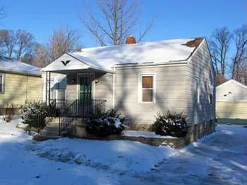 1908 Maple Ave photo 1