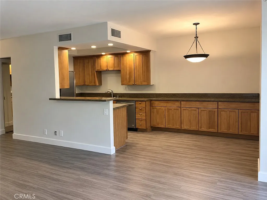 1 bed, 1.5 bath, 741 sqft, $3,900 — Photo 2
