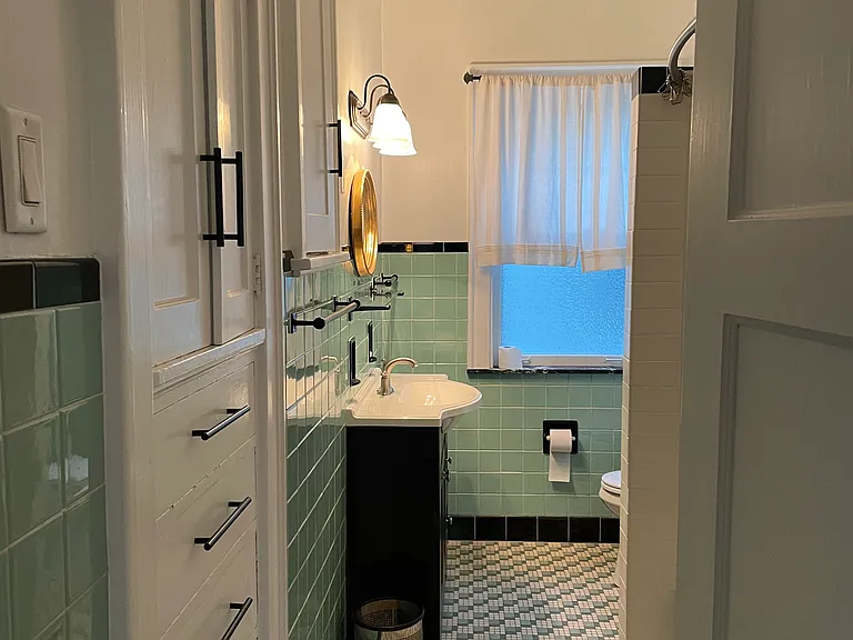 2523 Leclaire St — Photo 17