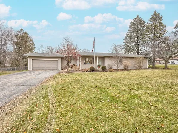 2858 Blackhawk Rd, Rockford, IL 61109