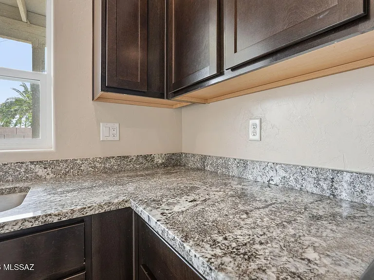 2815 N Fair Oaks Ave — Photo 16