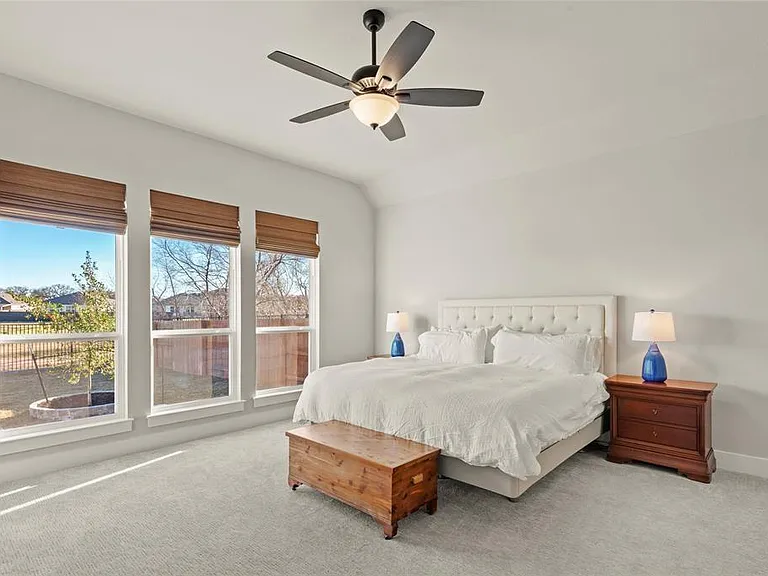 111 Chinaberry Bnd — Photo 16