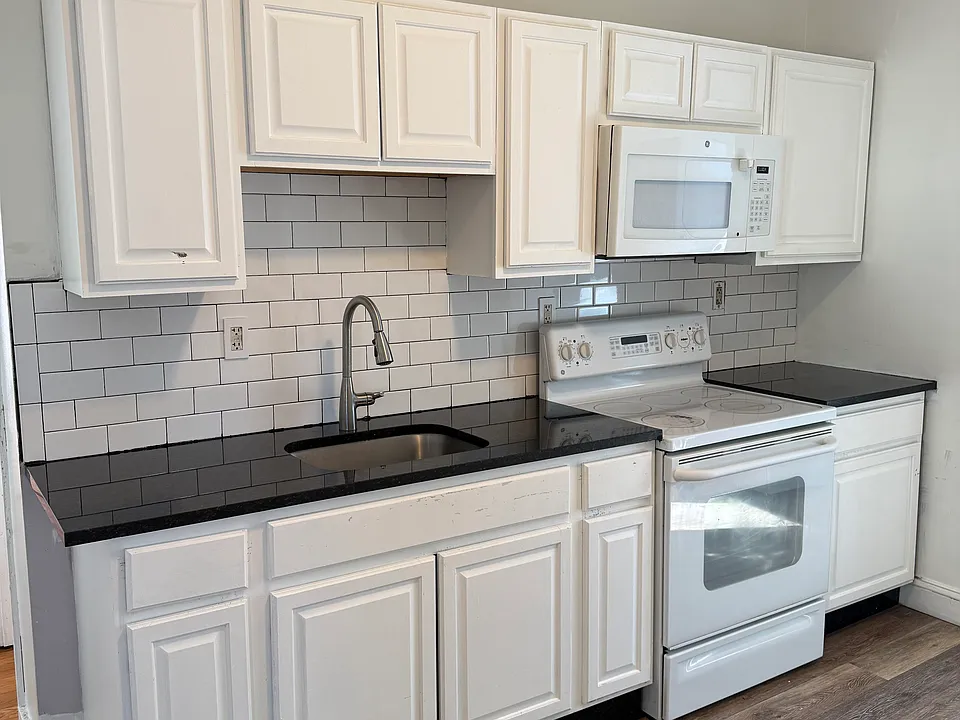 332 Academy Ave #2