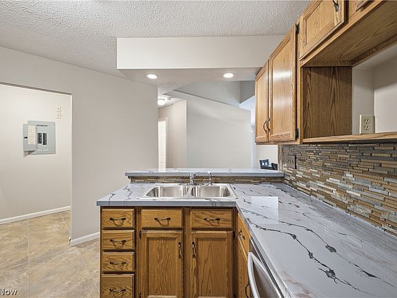 4th image of 1293 Red Tail Hawk Ct Unit 5