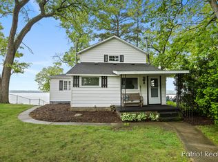 1266 E 88th St, Newaygo, MI 49337