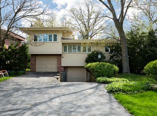 1069 Hohlfelder Rd, Glencoe, IL 60022