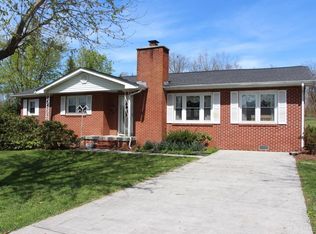 12 Goldenbrook Dr, Crossville, TN 38555