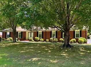 8616 Fallsdale Dr, Charlotte, NC 28214