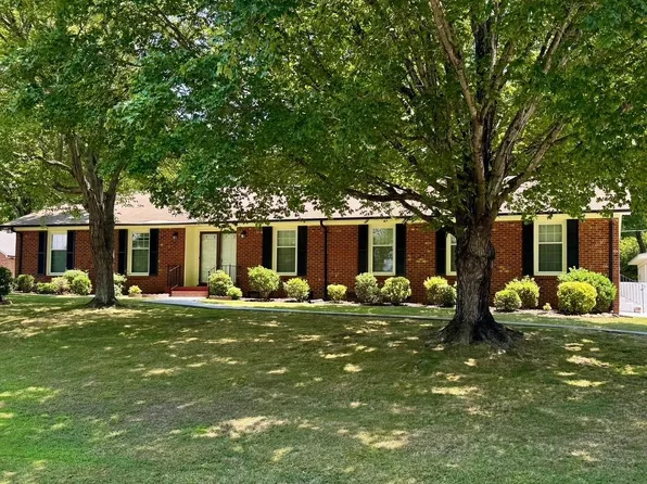 8616 Fallsdale Dr, Charlotte, NC 28214