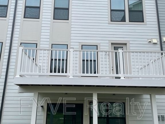 4th image of 3219 Campbell Dr