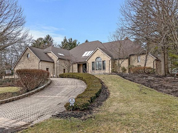 5th image of 1590 Abbotsford Green Dr
