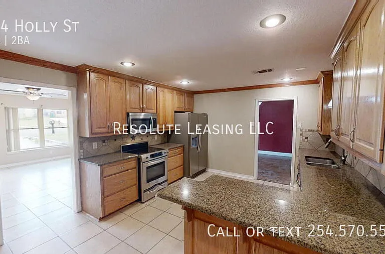 924 Holly St — Photo 7