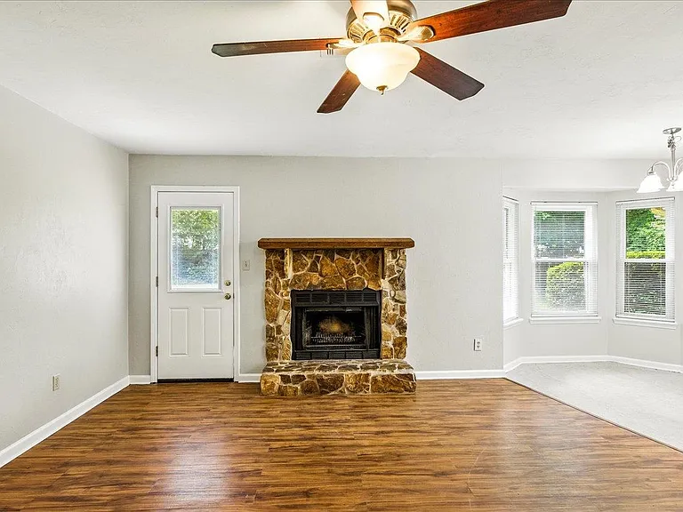 3232 Riddle Dr — Photo 6