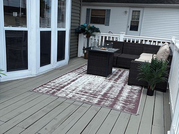 4th image of 35411 W River Dr