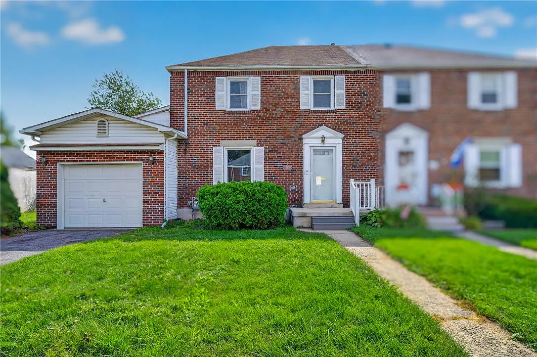 4 bed, 2.0 bath, 1841 sqft, $2,400 — Photo 2