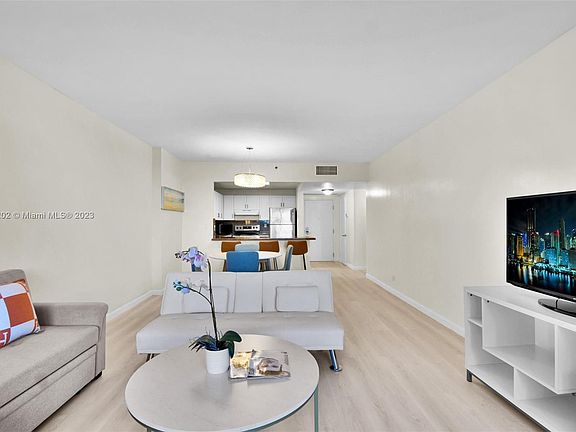 3rd image of 2301 Collins Ave APT 425