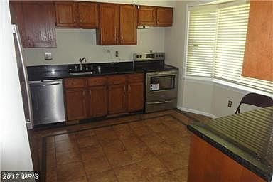 Sunny Front Kitchen with large BAY WINDOW!