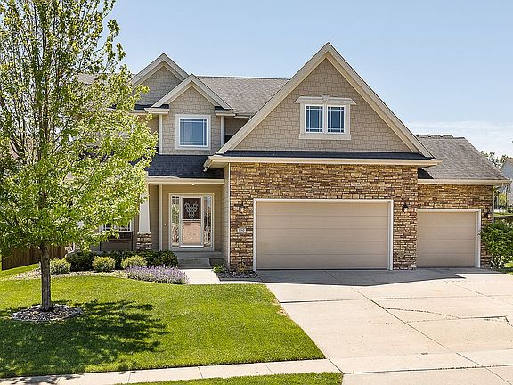 2nd image of 550 Spyglass Ln