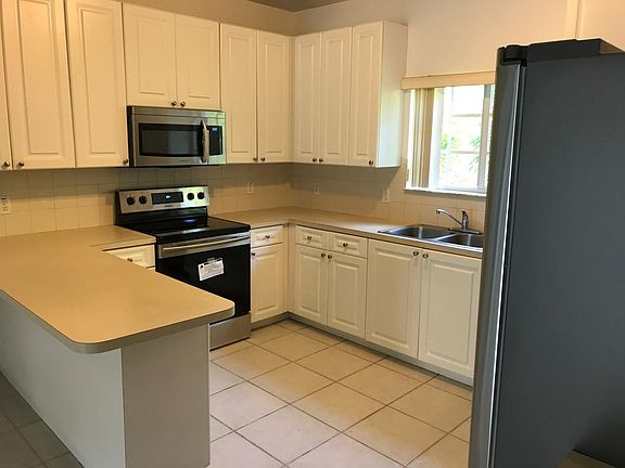 5th image of 4802 Washington St APT 1410