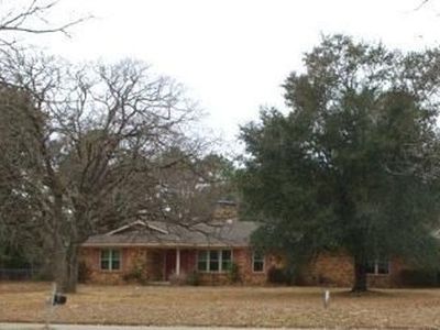 215 Lisa Ln, Palestine, TX, 75803