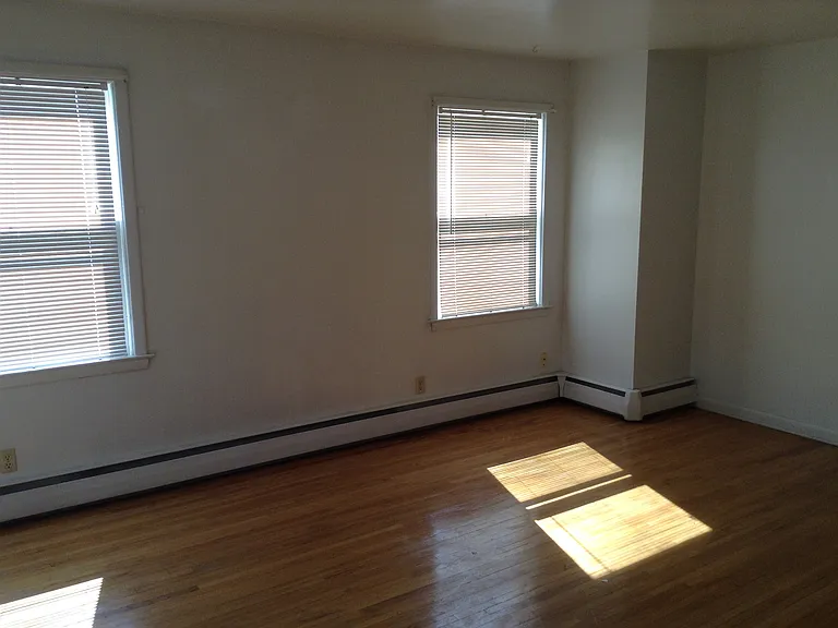 1006 Broadway St — Photo 50