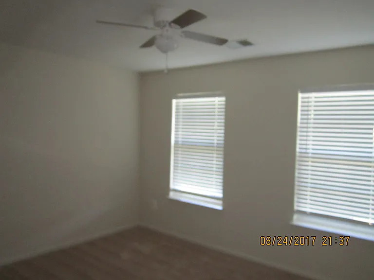 10026 Edgewater Ter — Photo 17