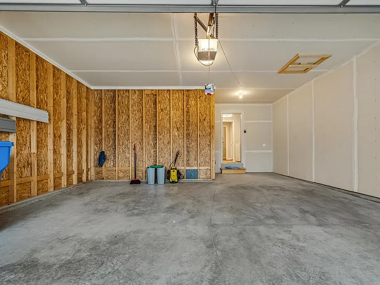 1638 Happy Trails Rd — Photo 32