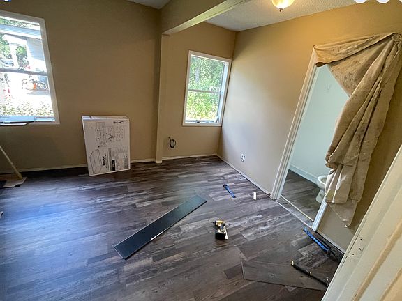 4th image of 1107 S Range St