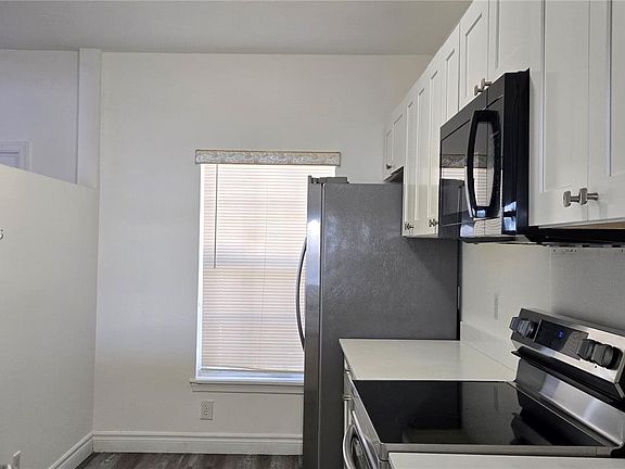 2nd image of 3152 SW 49th St #126
